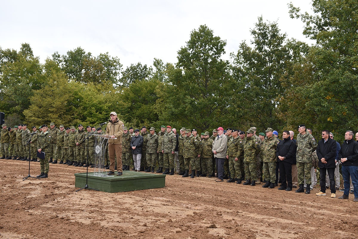 https://www.morh.hr/wp-content/gallery/odrzan-dan-uvazenih-gostiju-na-medunarodnoj-vojnoj-vjezbi-udar-19/udar_19_03102019_21.jpg