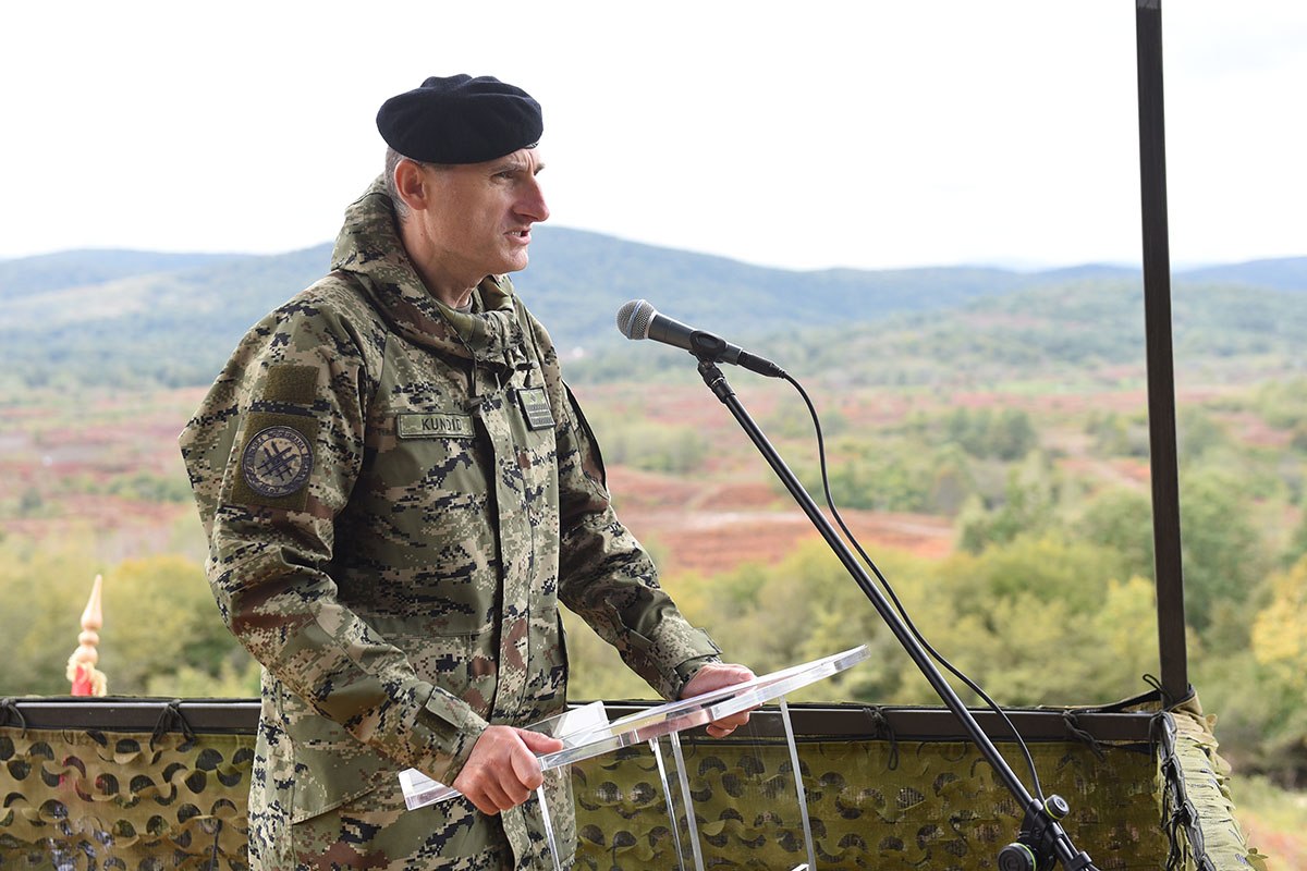 https://www.morh.hr/wp-content/gallery/odrzan-dan-uvazenih-gostiju-na-medunarodnoj-vojnoj-vjezbi-udar-19/udar_19_03102019_28.jpg