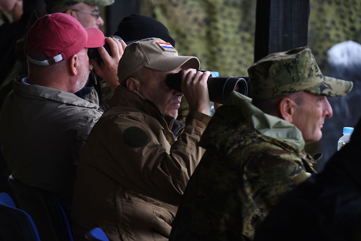 https://www.morh.hr/wp-content/gallery/odrzan-dan-uvazenih-gostiju-na-medunarodnoj-vojnoj-vjezbi-udar-19/udar_19_03102019_33.jpg