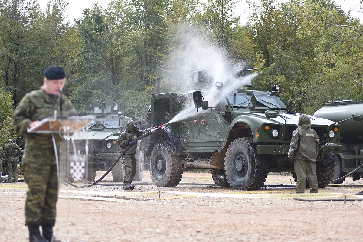 https://www.morh.hr/wp-content/gallery/odrzan-dan-uvazenih-gostiju-na-medunarodnoj-vojnoj-vjezbi-udar-19/udar_19_03102019_47.jpg