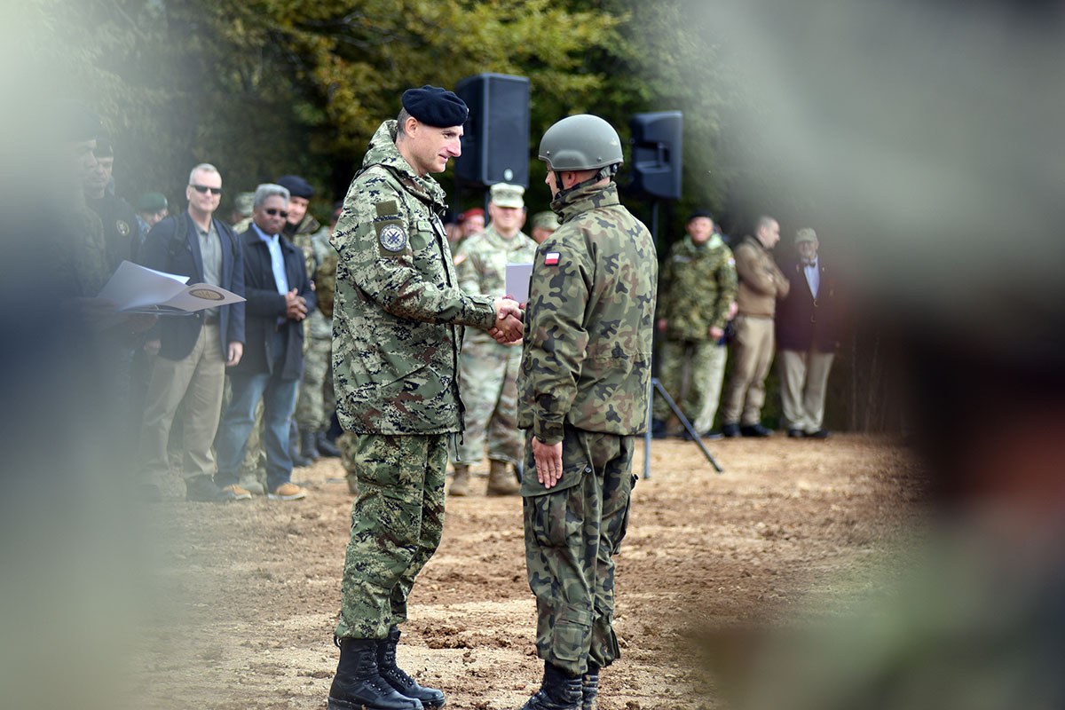 https://www.morh.hr/wp-content/gallery/odrzan-dan-uvazenih-gostiju-na-medunarodnoj-vojnoj-vjezbi-udar-19/udar_19_03102019_53.jpg