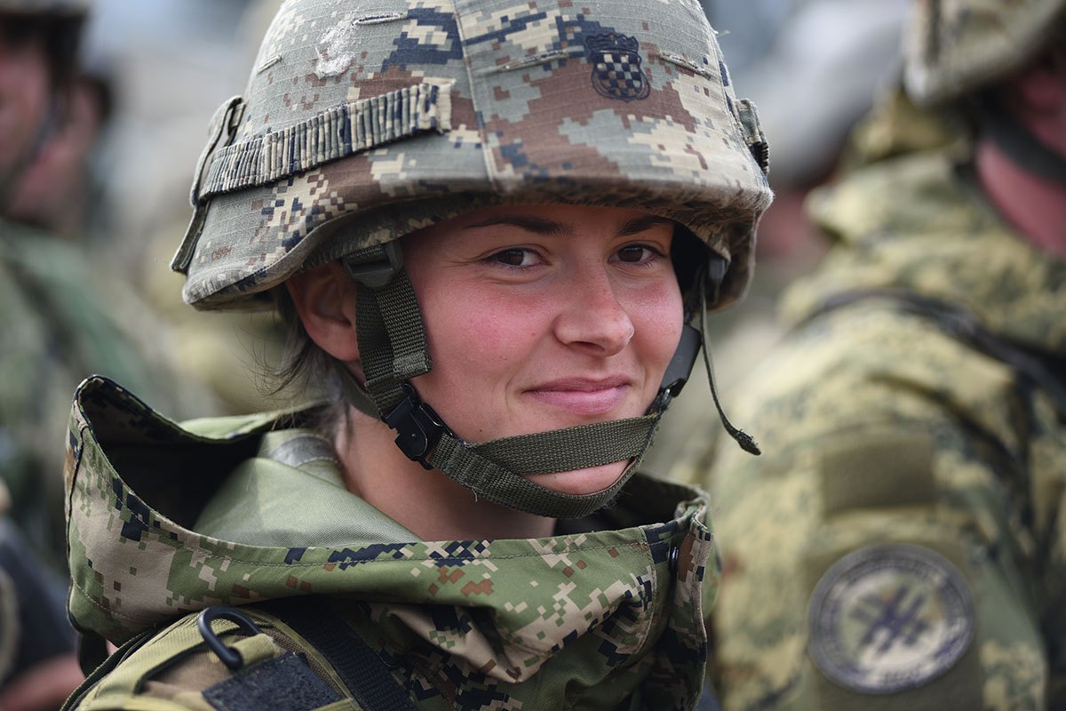 https://www.morh.hr/wp-content/gallery/odrzan-dan-uvazenih-gostiju-na-medunarodnoj-vojnoj-vjezbi-udar-19/udar_19_03102019_56.jpg