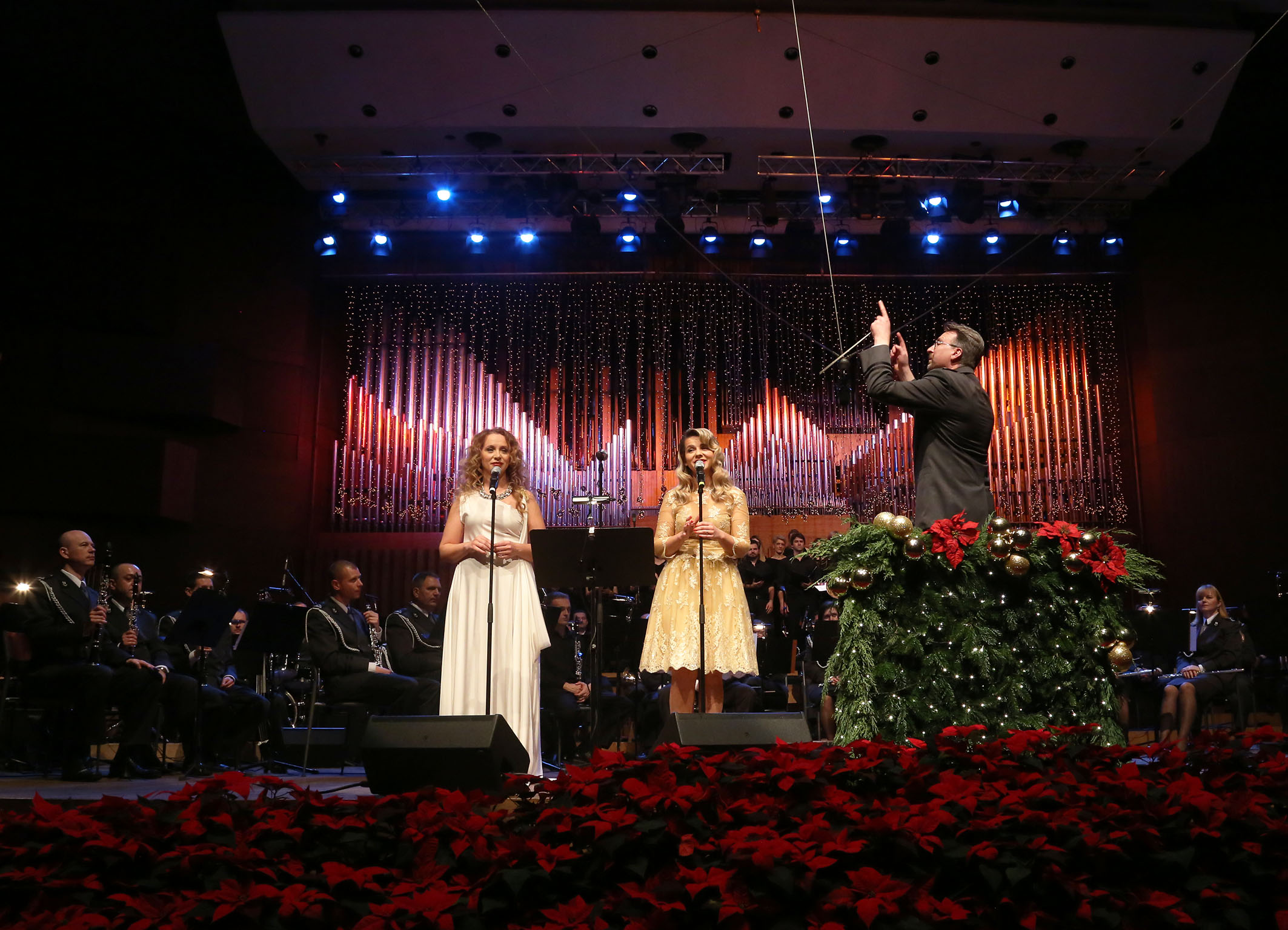 https://www.morh.hr/wp-content/gallery/odrzan-humanitarni-bozicni-koncert-orkestra-os-rh/koncert_19122014_2.jpg