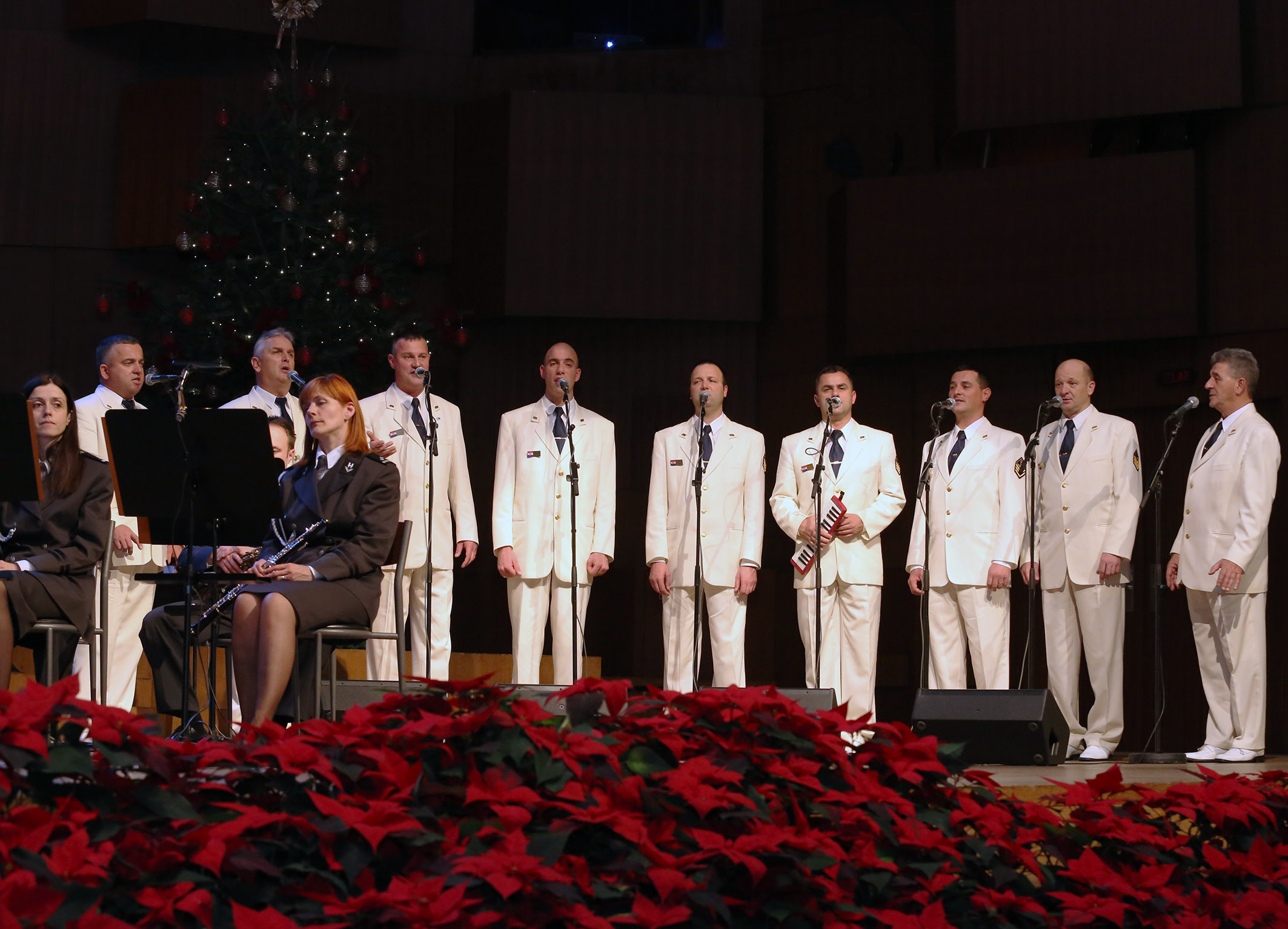 https://www.morh.hr/wp-content/gallery/odrzan-humanitarni-bozicni-koncert-orkestra-os-rh/koncert_19122014_6.jpg
