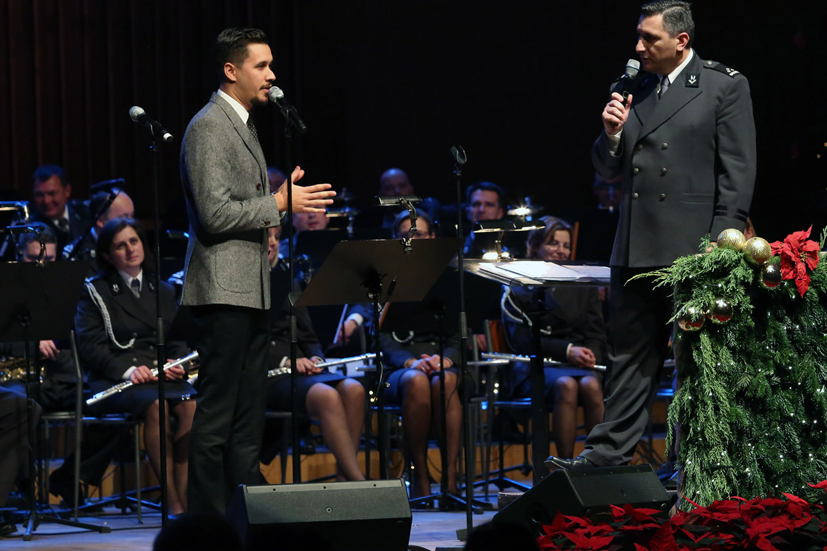 https://www.morh.hr/wp-content/gallery/odrzan-humanitarni-bozicni-koncert-orkestra-os-rh/koncert_19122014_9.jpg