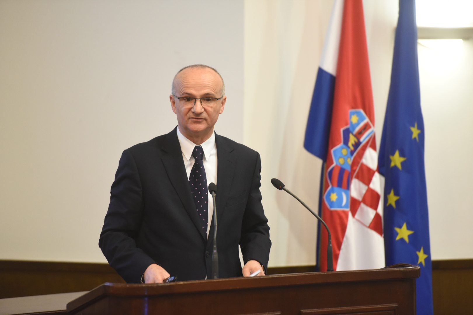 https://www.morh.hr/wp-content/gallery/odrzan-okrugli-stol-o-nacrtu-prijedloga-strategije-nacionalne-sigurnosti/sabor_19042017_08.jpg