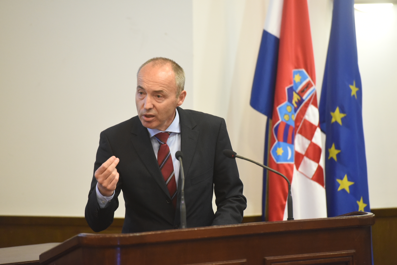 https://www.morh.hr/wp-content/gallery/odrzan-okrugli-stol-o-nacrtu-prijedloga-strategije-nacionalne-sigurnosti/sabor_19042017_11.jpg