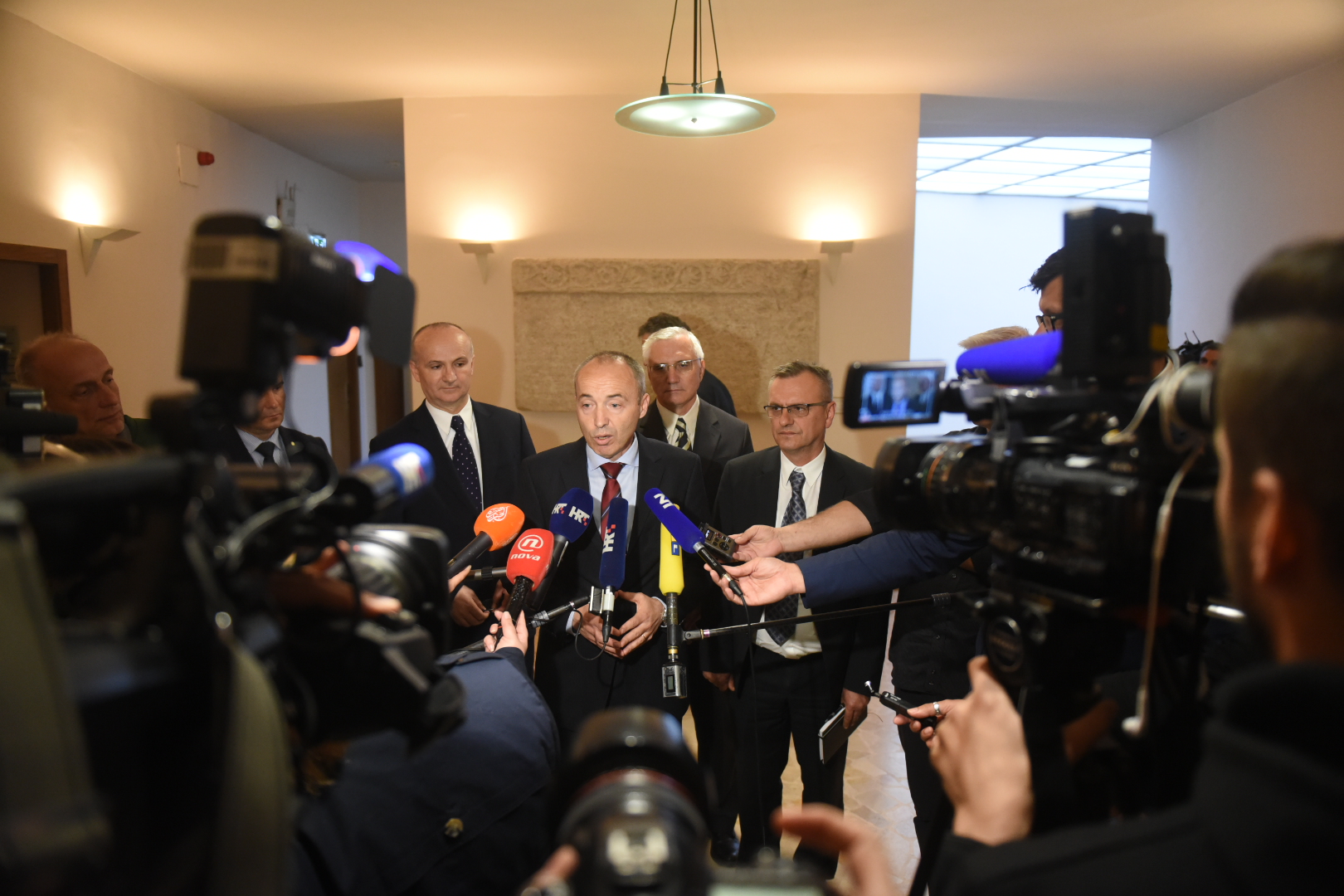 https://www.morh.hr/wp-content/gallery/odrzan-okrugli-stol-o-nacrtu-prijedloga-strategije-nacionalne-sigurnosti/sabor_19042017_15.jpg