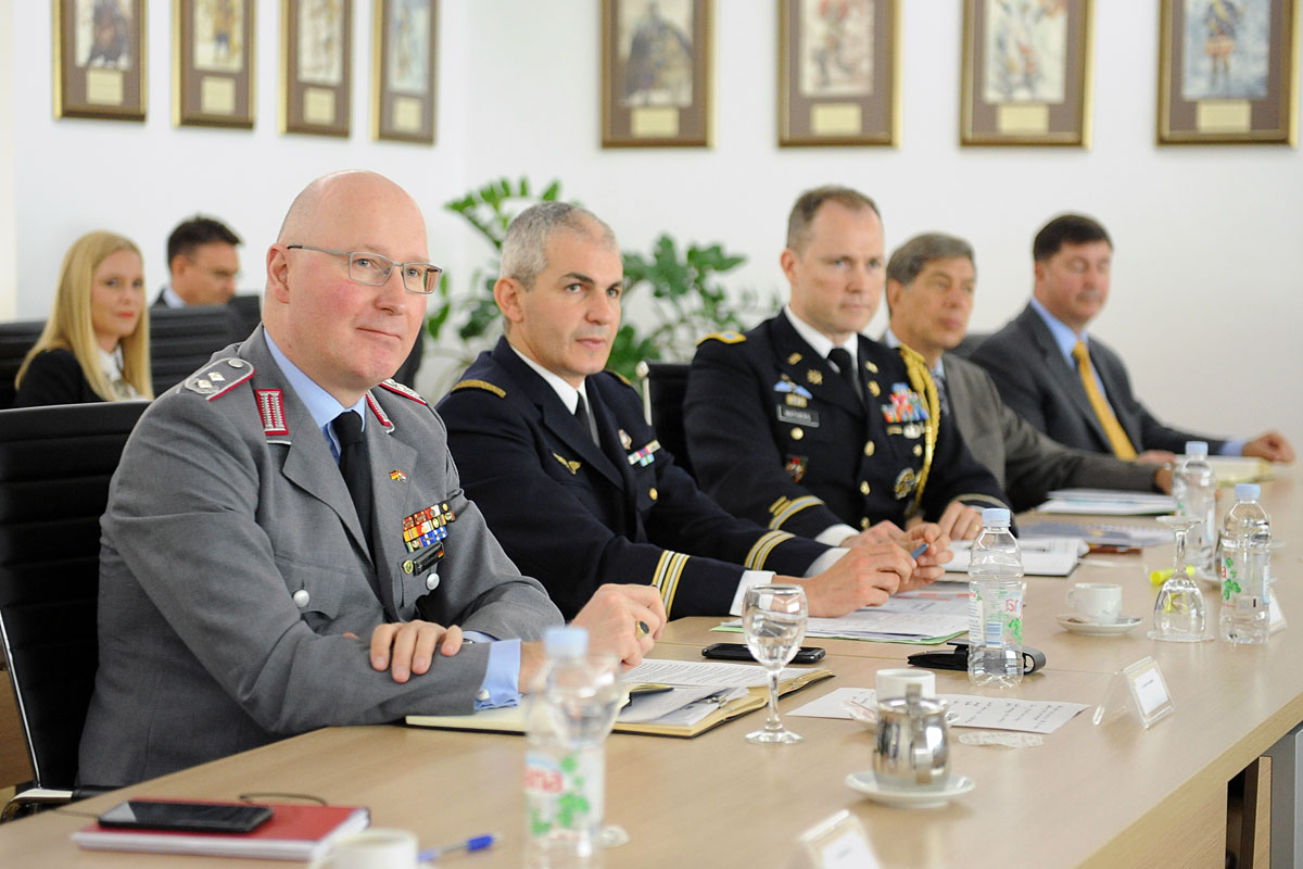 https://www.morh.hr/wp-content/gallery/odrzan-okrugli-stol-s-vojnim-izaslanicima-nato-i-eu-u-rh/vdz_05052017_11.jpg