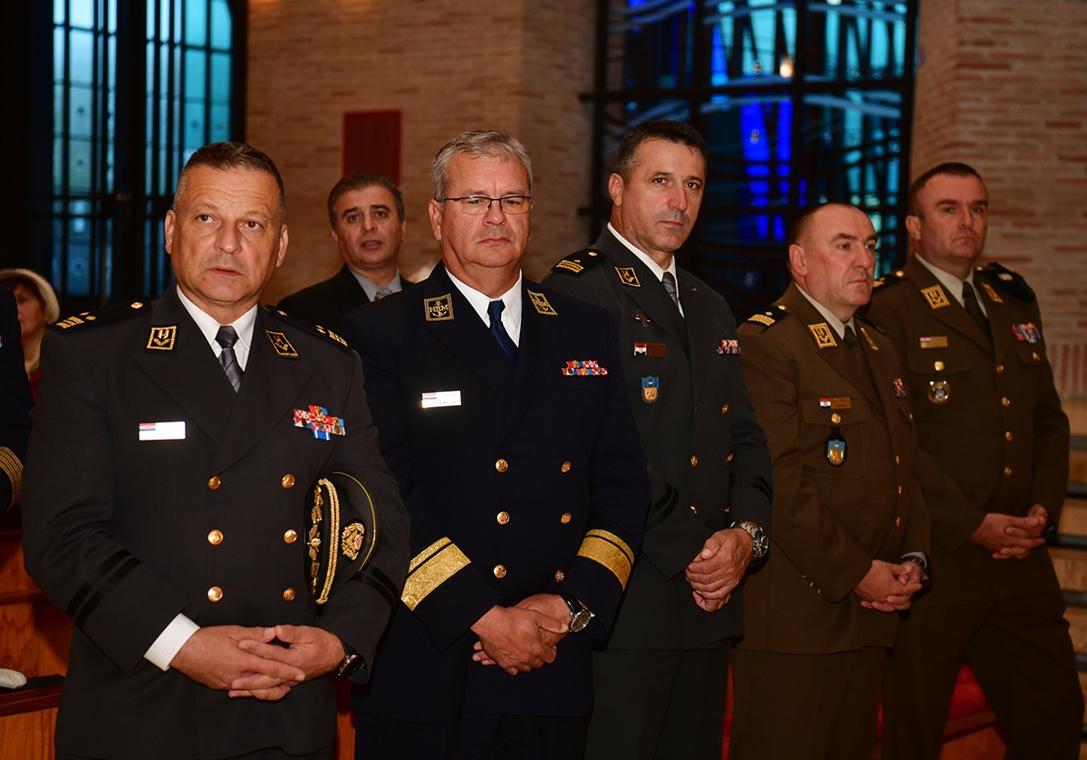 https://www.morh.hr/wp-content/gallery/odrzana-misa-zadusnica-za-poginule-i-umrle-hrvatske-branitelje-1/misa_sv_mati_slobode_30102019_08.jpg