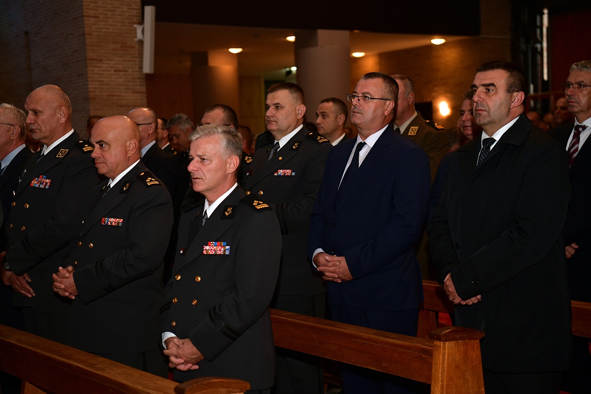 https://www.morh.hr/wp-content/gallery/odrzana-misa-zadusnica-za-poginule-i-umrle-hrvatske-branitelje-1/misa_sv_mati_slobode_30102019_11.jpg