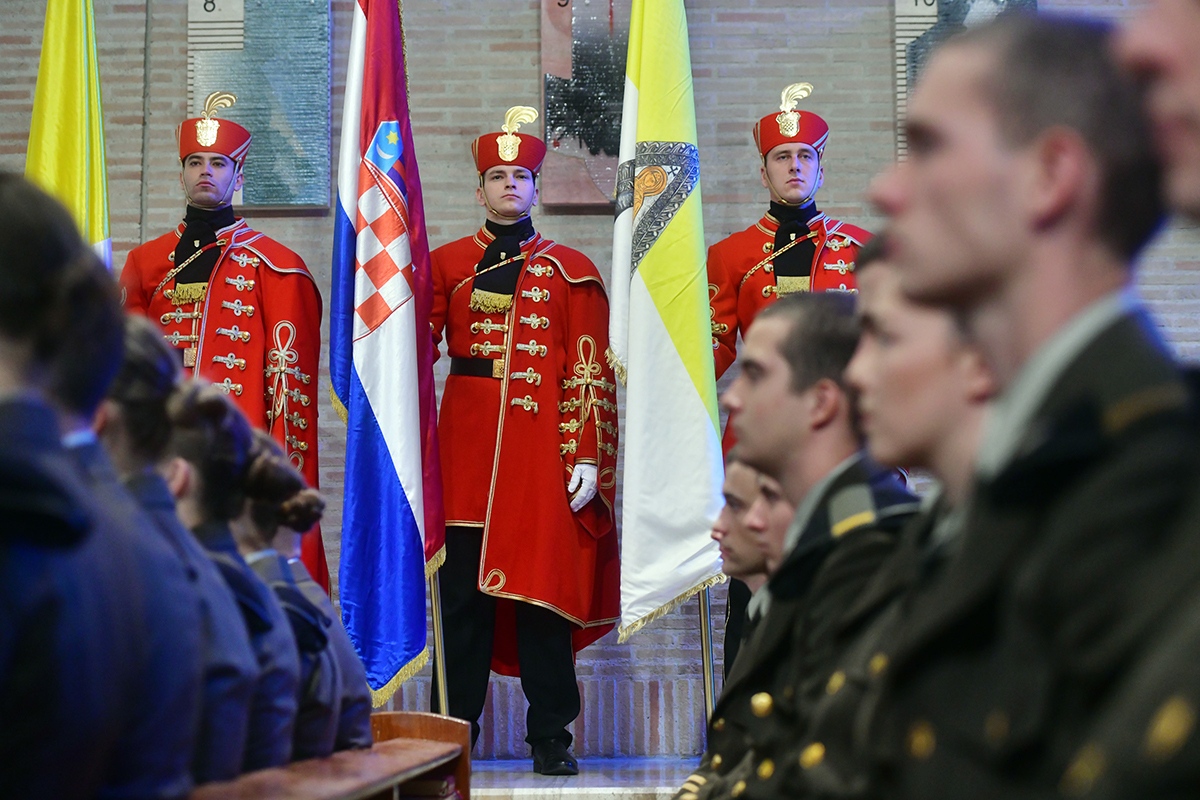 https://www.morh.hr/wp-content/gallery/odrzana-misa-zadusnica-za-poginule-i-umrle-hrvatske-branitelje-1/misa_sv_mati_slobode_30102019_14.jpg