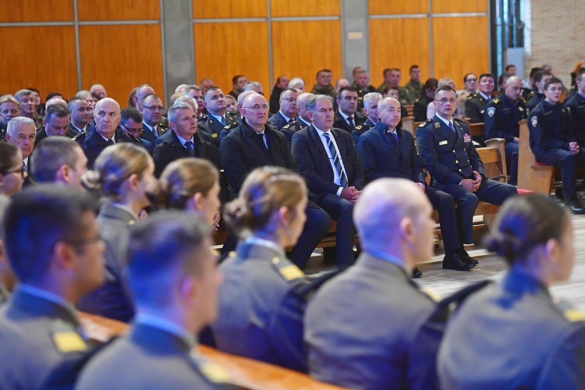 https://www.morh.hr/wp-content/gallery/odrzana-misa-zadusnica-za-poginule-i-umrle-hrvatske-branitelje-1/misa_sv_mati_slobode_30102019_18.jpg