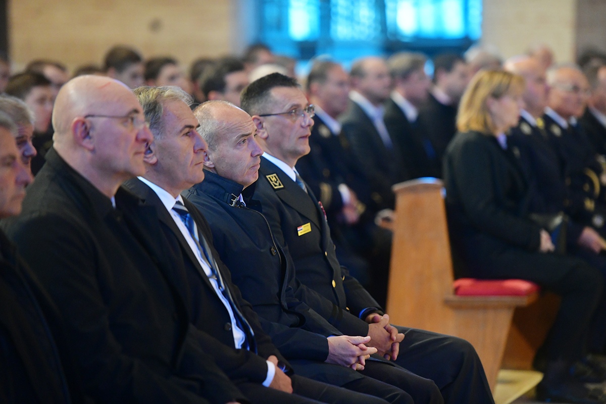 https://www.morh.hr/wp-content/gallery/odrzana-misa-zadusnica-za-poginule-i-umrle-hrvatske-branitelje-1/misa_sv_mati_slobode_30102019_20.jpg