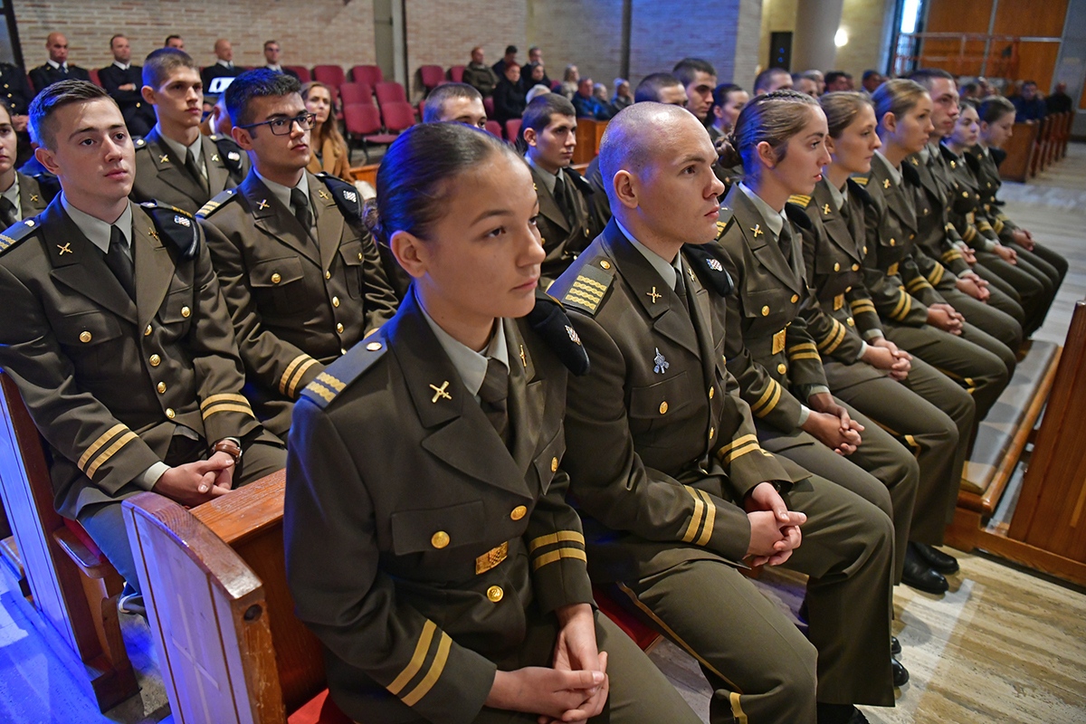 https://www.morh.hr/wp-content/gallery/odrzana-misa-zadusnica-za-poginule-i-umrle-hrvatske-branitelje-1/misa_sv_mati_slobode_30102019_23.jpg