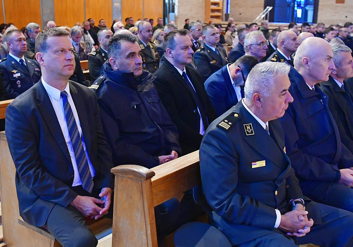 https://www.morh.hr/wp-content/gallery/odrzana-misa-zadusnica-za-poginule-i-umrle-hrvatske-branitelje-1/misa_sv_mati_slobode_30102019_24.jpg