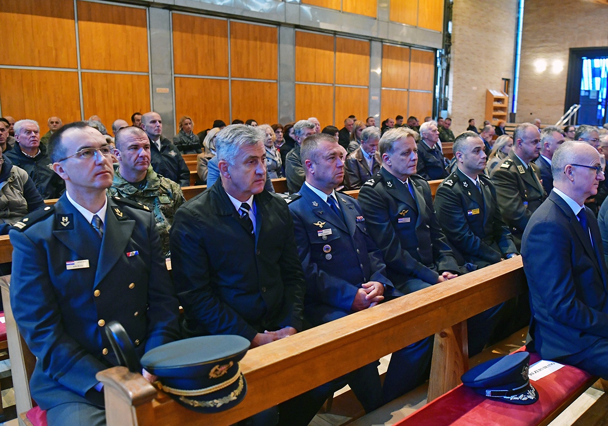 https://www.morh.hr/wp-content/gallery/odrzana-misa-zadusnica-za-poginule-i-umrle-hrvatske-branitelje-1/misa_sv_mati_slobode_30102019_25.jpg