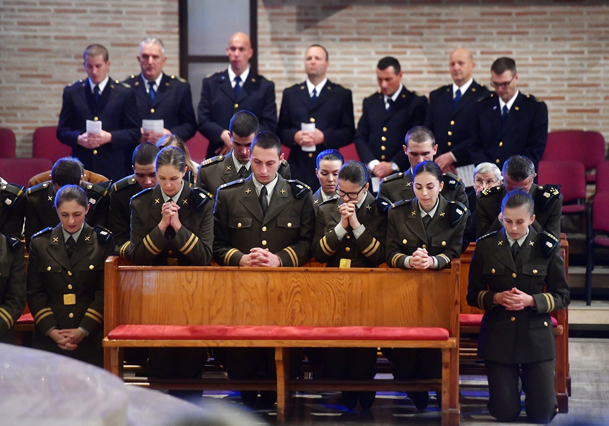 https://www.morh.hr/wp-content/gallery/odrzana-misa-zadusnica-za-poginule-i-umrle-hrvatske-branitelje-1/misa_sv_mati_slobode_30102019_35.jpg