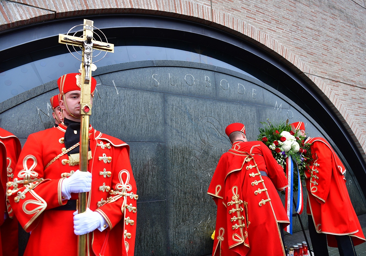 https://www.morh.hr/wp-content/gallery/odrzana-misa-zadusnica-za-poginule-i-umrle-hrvatske-branitelje-1/misa_sv_mati_slobode_30102019_43.jpg