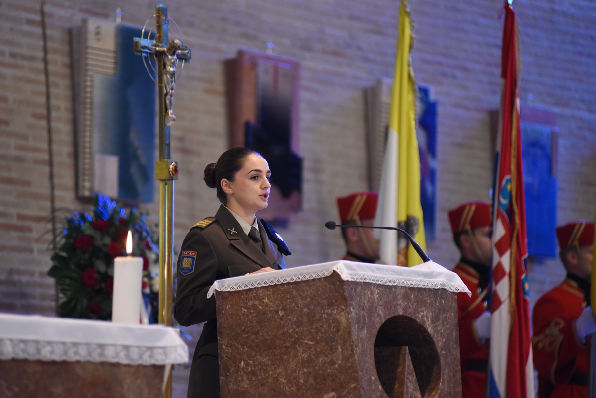 https://www.morh.hr/wp-content/gallery/odrzana-misa-zadusnica-za-poginule-i-umrle-hrvatske-branitelje/dusni_dan_svi_sveti_branitelji_sveta_mati_slobode_20181102_06.jpg
