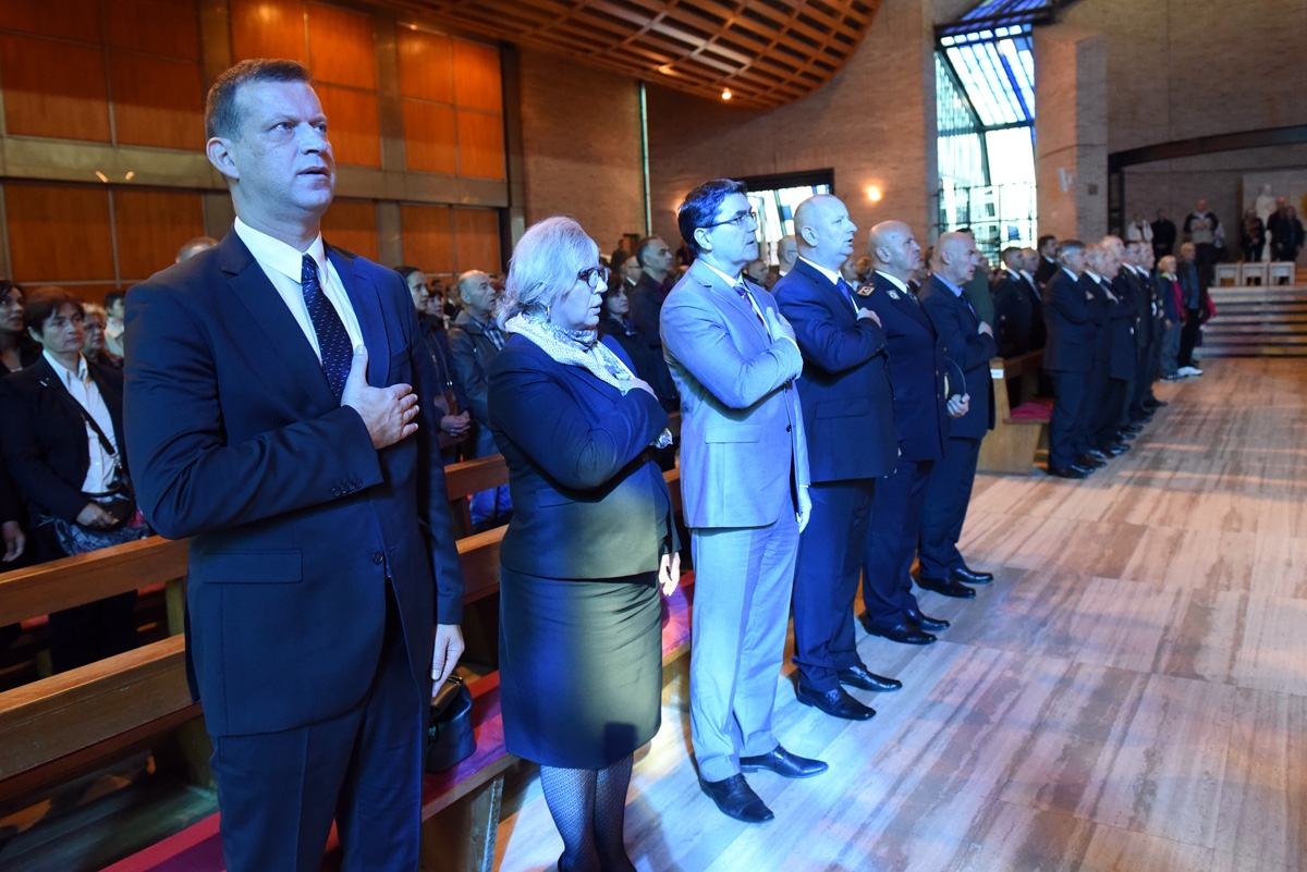 https://www.morh.hr/wp-content/gallery/odrzana-misa-zadusnica-za-poginule-i-umrle-hrvatske-branitelje/dusni_dan_svi_sveti_branitelji_sveta_mati_slobode_20181102_20.jpg