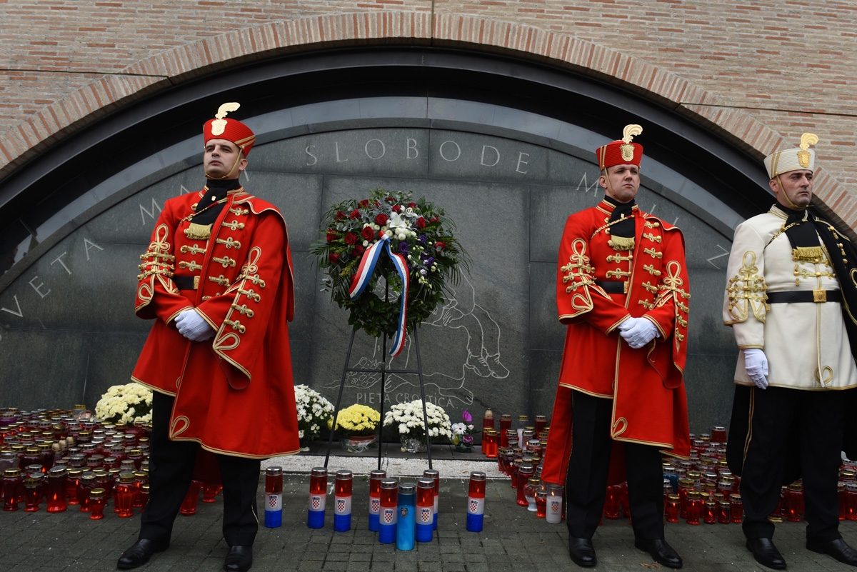 https://www.morh.hr/wp-content/gallery/odrzana-misa-zadusnica-za-poginule-i-umrle-hrvatske-branitelje/dusni_dan_svi_sveti_branitelji_sveta_mati_slobode_20181102_31.jpg