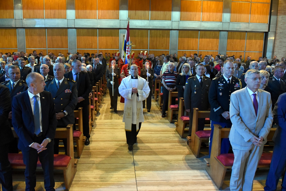 https://www.morh.hr/wp-content/gallery/odrzana-misa-zadusnica-za-stradale-u-domovinskom-ratu/misa_26052019_01.jpg
