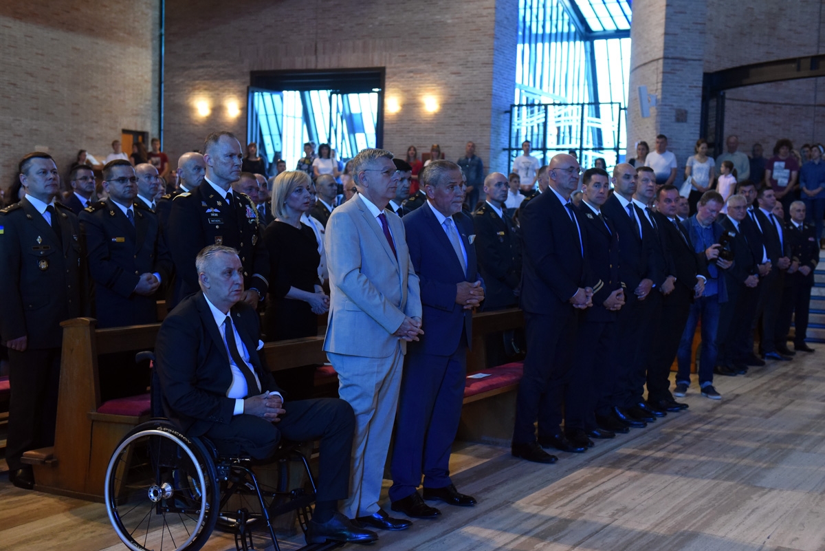 https://www.morh.hr/wp-content/gallery/odrzana-misa-zadusnica-za-stradale-u-domovinskom-ratu/misa_26052019_03.jpg