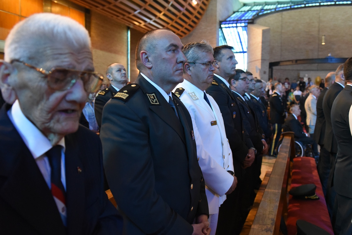 https://www.morh.hr/wp-content/gallery/odrzana-misa-zadusnica-za-stradale-u-domovinskom-ratu/misa_26052019_09.jpg
