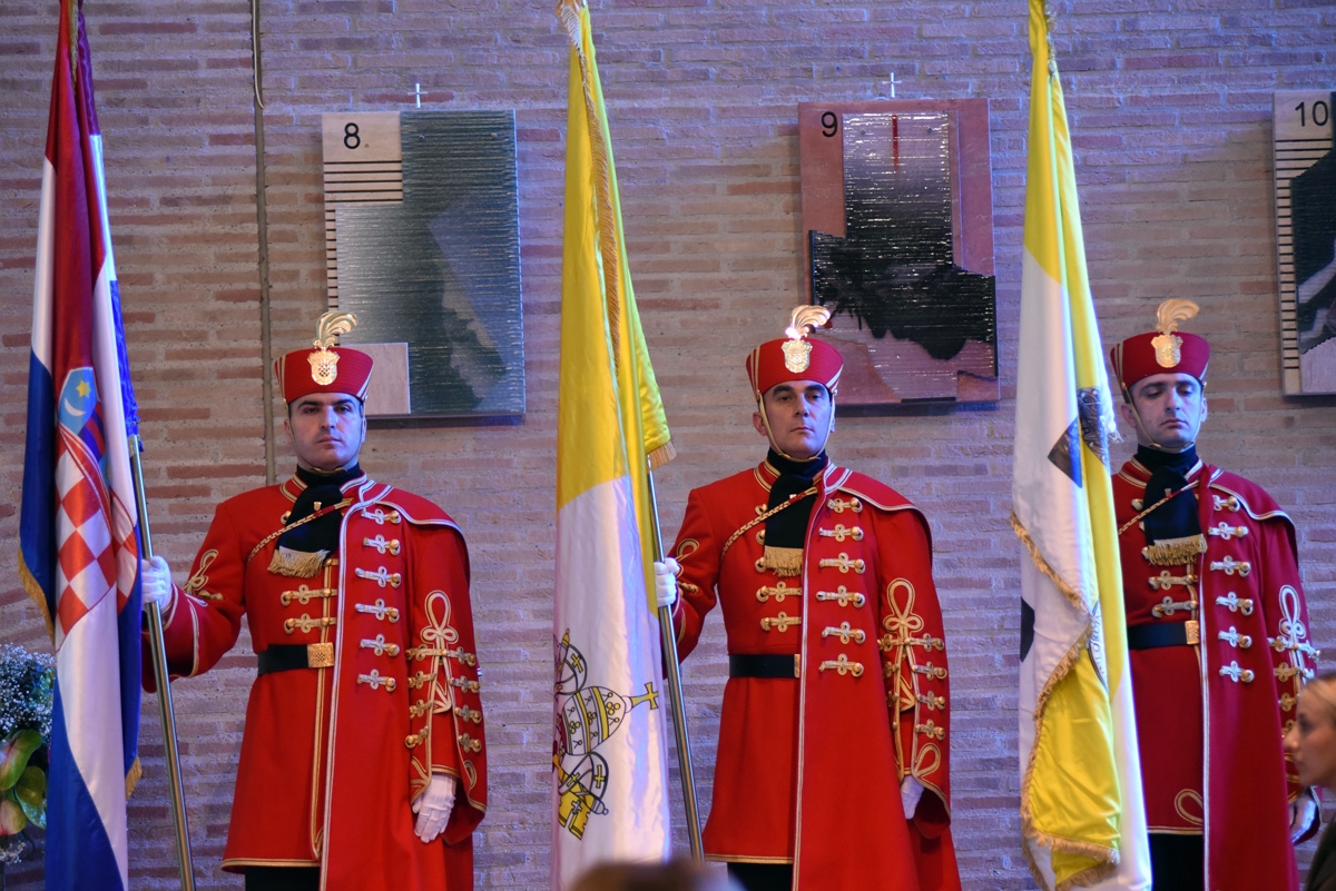 https://www.morh.hr/wp-content/gallery/odrzana-misa-zadusnica-za-stradale-u-domovinskom-ratu/misa_26052019_11.jpg
