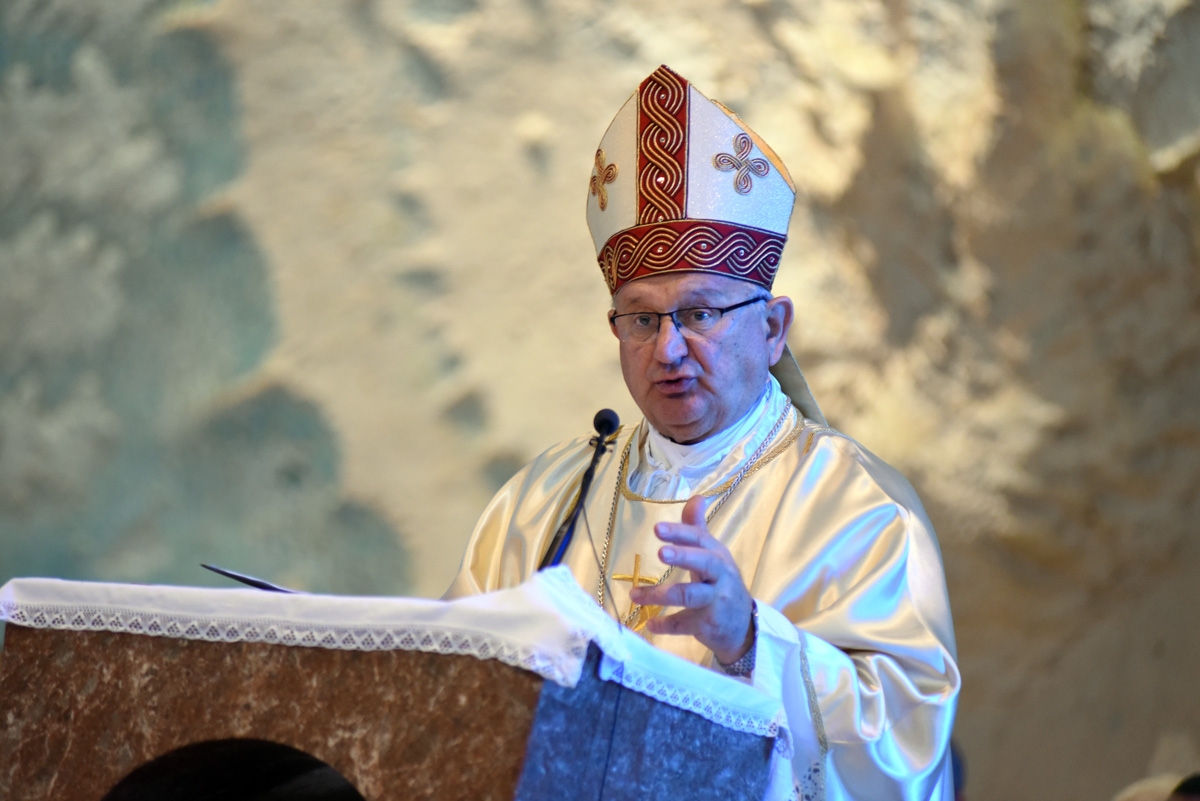 https://www.morh.hr/wp-content/gallery/odrzana-misa-zadusnica-za-stradale-u-domovinskom-ratu/misa_26052019_15.jpg