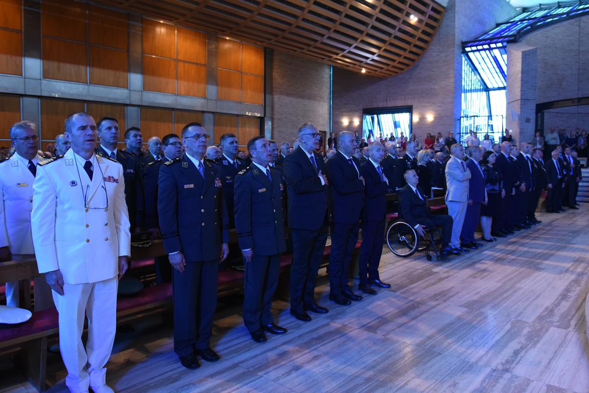 https://www.morh.hr/wp-content/gallery/odrzana-misa-zadusnica-za-stradale-u-domovinskom-ratu/misa_26052019_21.jpg