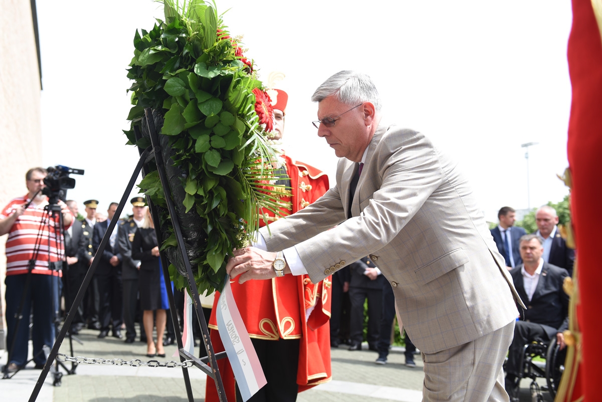 https://www.morh.hr/wp-content/gallery/odrzana-misa-zadusnica-za-stradale-u-domovinskom-ratu/misa_26052019_26.jpg