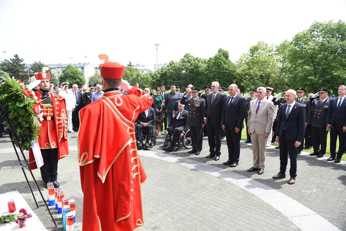 https://www.morh.hr/wp-content/gallery/odrzana-misa-zadusnica-za-stradale-u-domovinskom-ratu/misa_26052019_28.jpg