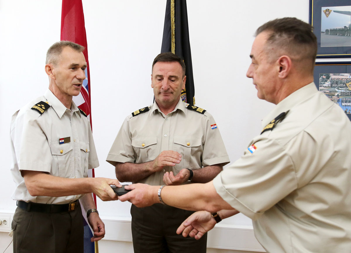 https://www.morh.hr/wp-content/gallery/odrzana-primopredaja-duznosti-nacelnika-sluzbe-vojne-policije/vp_primopredaja_07072016_2.jpg