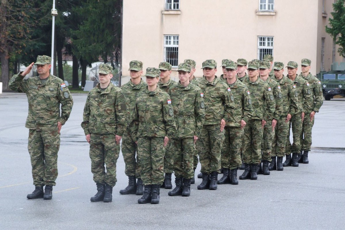 https://www.morh.hr/wp-content/gallery/odrzana-prisega-rocnika-kandidata-za-vojne-specijaliste-zrakoplovne-tehnicare/vojni_specijalisti_10102019_3.jpg