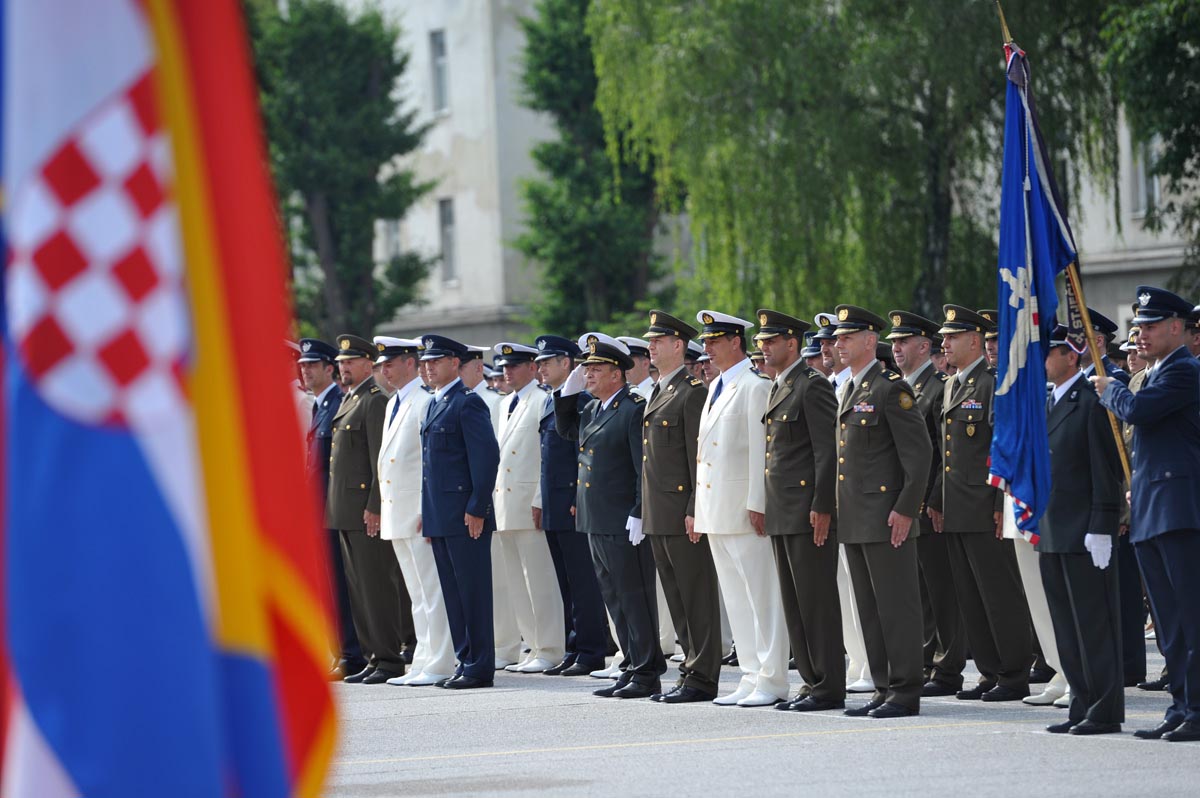 https://www.morh.hr/wp-content/gallery/odrzana-promocija-polaznika-vojnih-skola/promocija_18062014_01.jpg