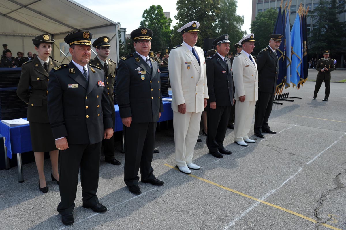 https://www.morh.hr/wp-content/gallery/odrzana-promocija-polaznika-vojnih-skola/promocija_18062014_04.jpg