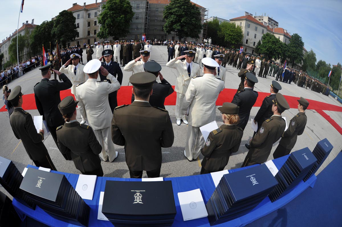 https://www.morh.hr/wp-content/gallery/odrzana-promocija-polaznika-vojnih-skola/promocija_18062014_05.jpg