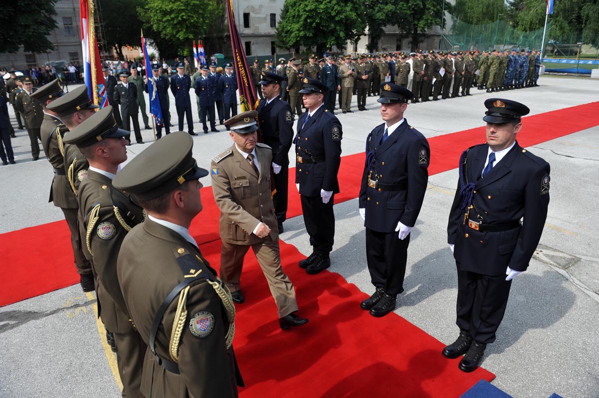 https://www.morh.hr/wp-content/gallery/odrzana-promocija-polaznika-vojnih-skola/promocija_18062014_06.jpg