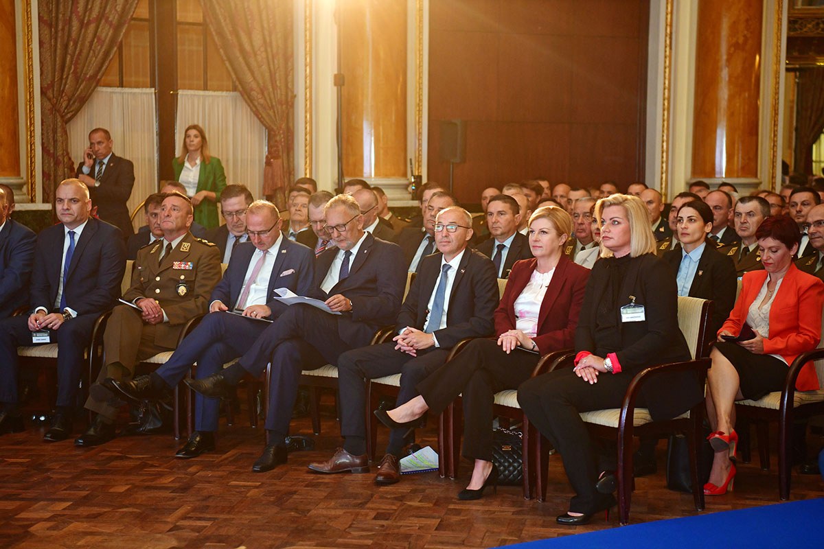 https://www.morh.hr/wp-content/gallery/odrzana-prva-medunarodna-konferencija-o-domovinskoj-sigurnosti-1/medunarodna-konferencija-na-temu-domovinske-sigurnosti_17092019_02.jpg