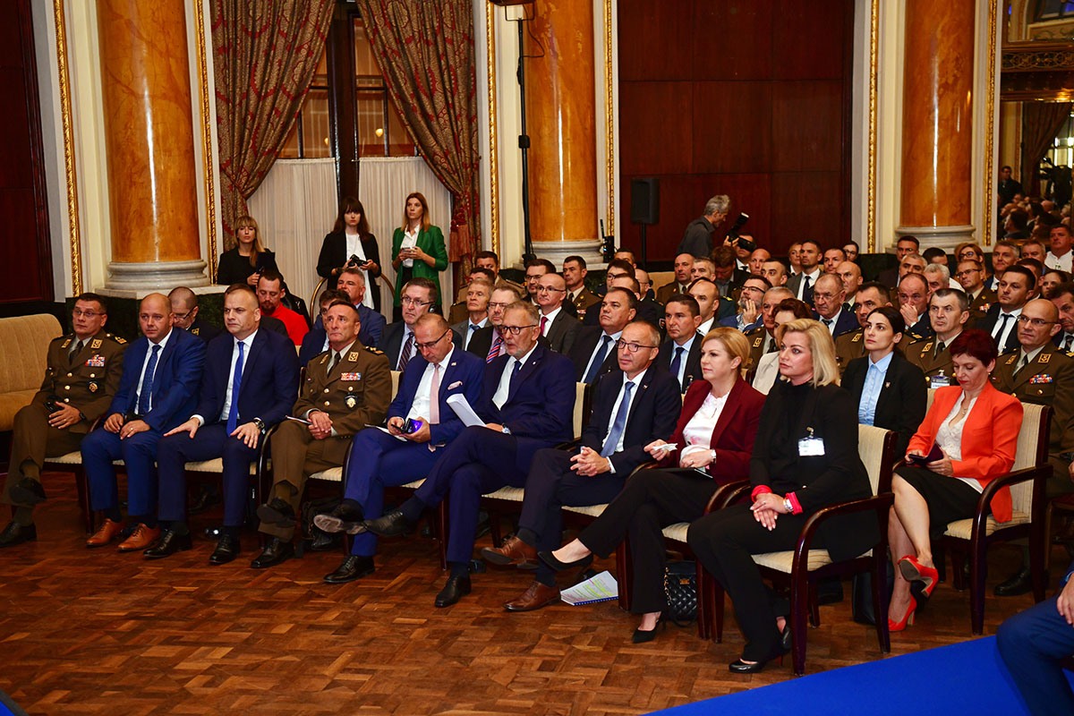 https://www.morh.hr/wp-content/gallery/odrzana-prva-medunarodna-konferencija-o-domovinskoj-sigurnosti-1/medunarodna-konferencija-na-temu-domovinske-sigurnosti_17092019_05.jpg