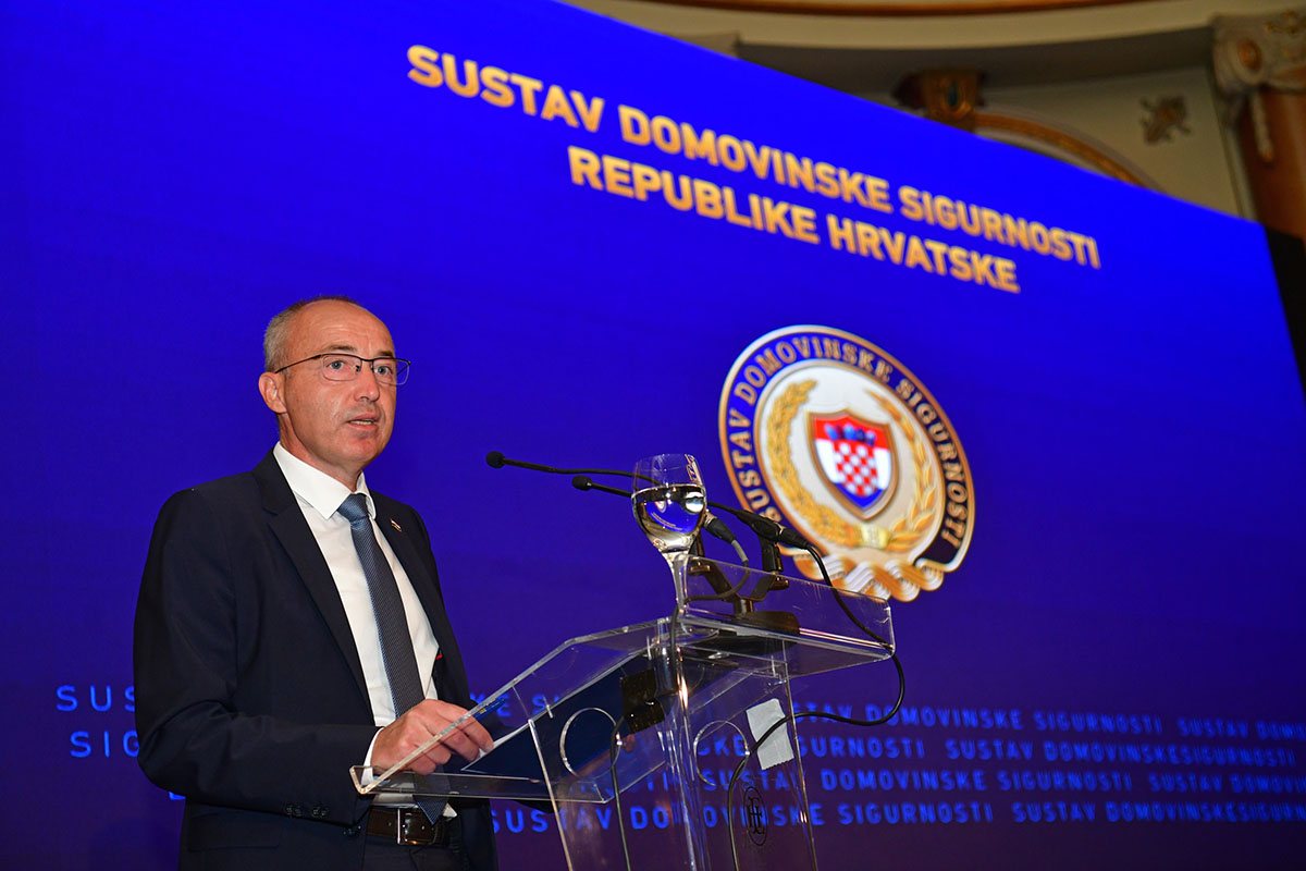 https://www.morh.hr/wp-content/gallery/odrzana-prva-medunarodna-konferencija-o-domovinskoj-sigurnosti-1/medunarodna-konferencija-na-temu-domovinske-sigurnosti_17092019_07.jpg
