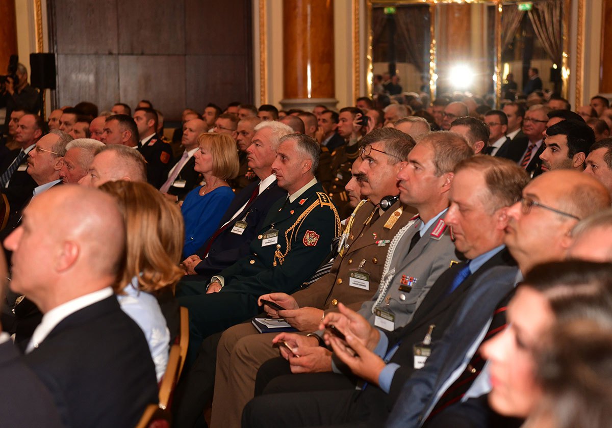 https://www.morh.hr/wp-content/gallery/odrzana-prva-medunarodna-konferencija-o-domovinskoj-sigurnosti-1/medunarodna-konferencija-na-temu-domovinske-sigurnosti_17092019_10.jpg