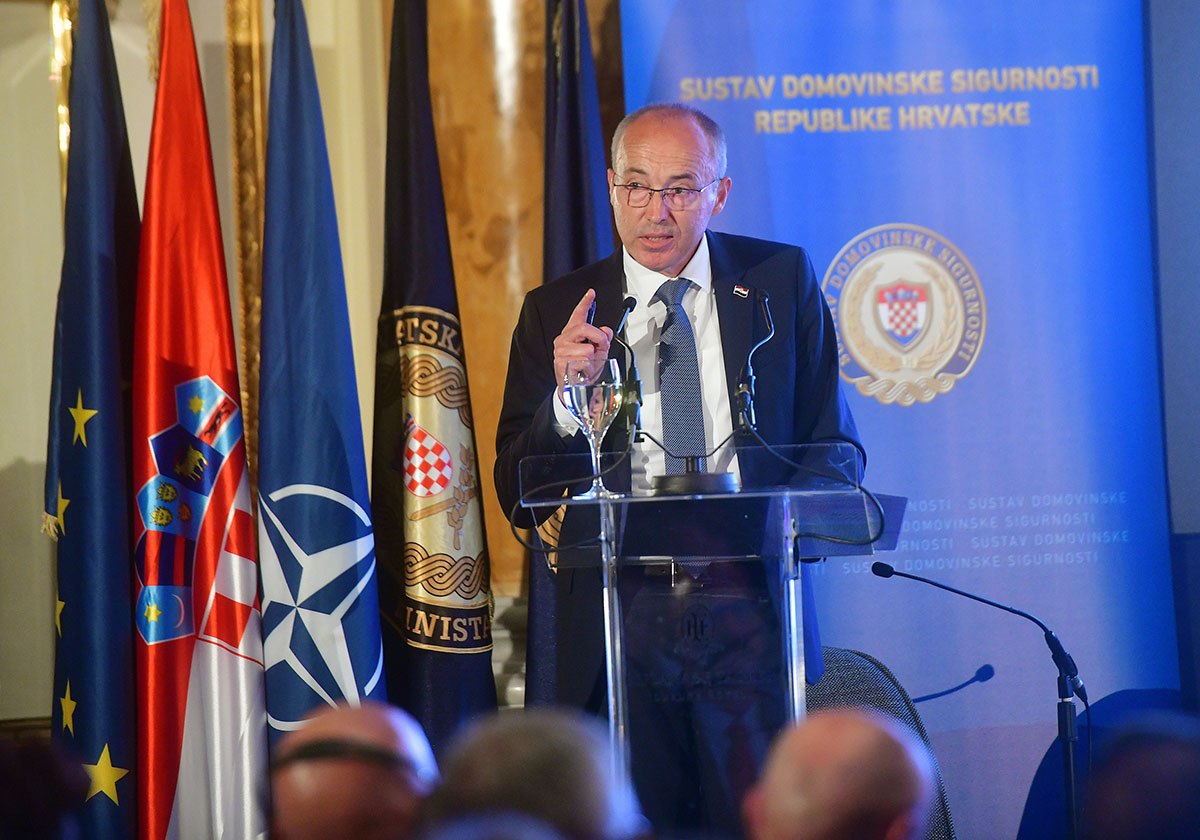 https://www.morh.hr/wp-content/gallery/odrzana-prva-medunarodna-konferencija-o-domovinskoj-sigurnosti-1/medunarodna-konferencija-na-temu-domovinske-sigurnosti_17092019_12.jpg