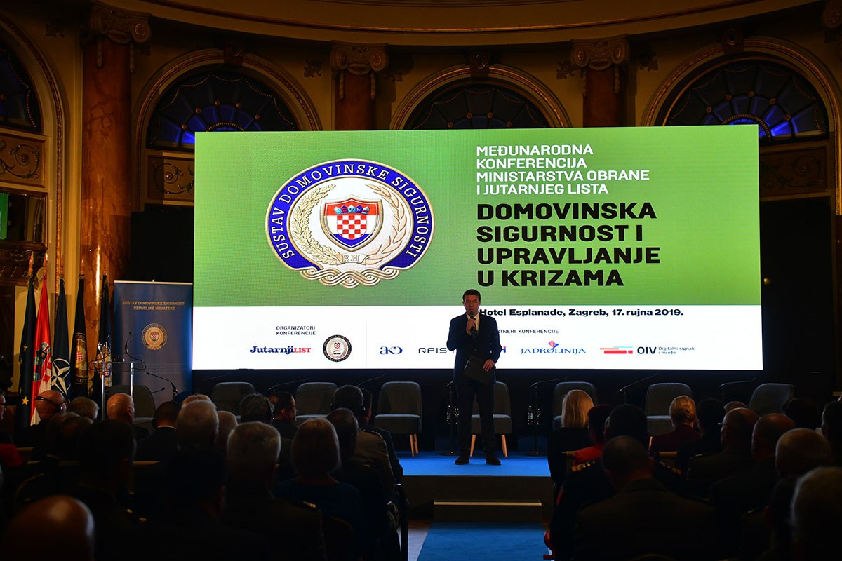 https://www.morh.hr/wp-content/gallery/odrzana-prva-medunarodna-konferencija-o-domovinskoj-sigurnosti-1/medunarodna-konferencija-na-temu-domovinske-sigurnosti_17092019_14.jpg