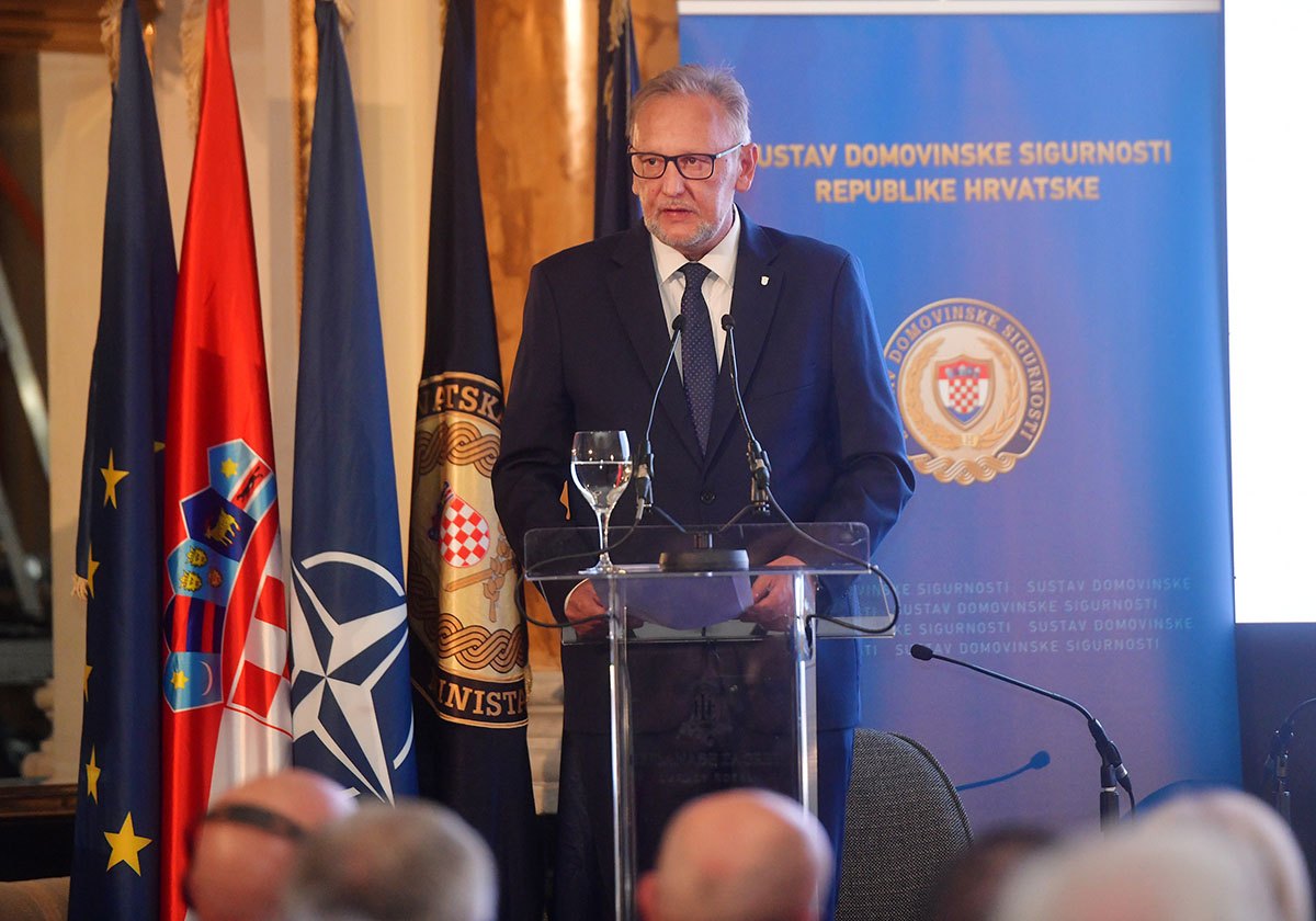 https://www.morh.hr/wp-content/gallery/odrzana-prva-medunarodna-konferencija-o-domovinskoj-sigurnosti-1/medunarodna-konferencija-na-temu-domovinske-sigurnosti_17092019_15.jpg