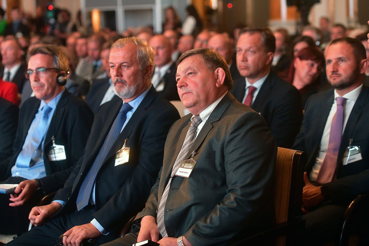 https://www.morh.hr/wp-content/gallery/odrzana-prva-medunarodna-konferencija-o-domovinskoj-sigurnosti-1/medunarodna-konferencija-na-temu-domovinske-sigurnosti_17092019_21.jpg