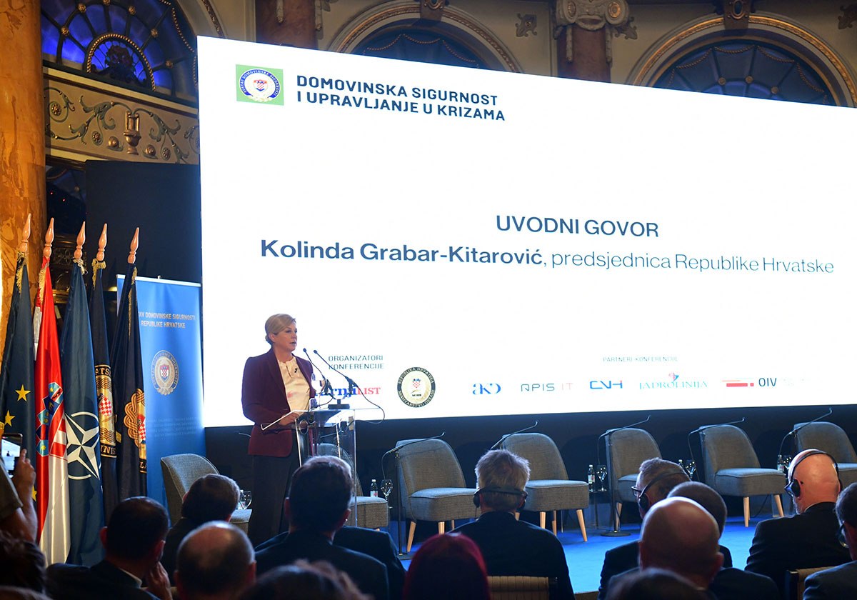 https://www.morh.hr/wp-content/gallery/odrzana-prva-medunarodna-konferencija-o-domovinskoj-sigurnosti-1/medunarodna-konferencija-na-temu-domovinske-sigurnosti_17092019_27.jpg