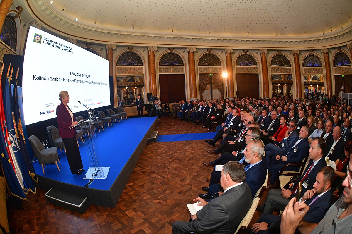 https://www.morh.hr/wp-content/gallery/odrzana-prva-medunarodna-konferencija-o-domovinskoj-sigurnosti-1/medunarodna-konferencija-na-temu-domovinske-sigurnosti_17092019_28.jpg